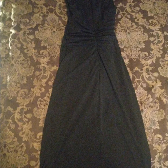 A black dress - Picture 2 of 3